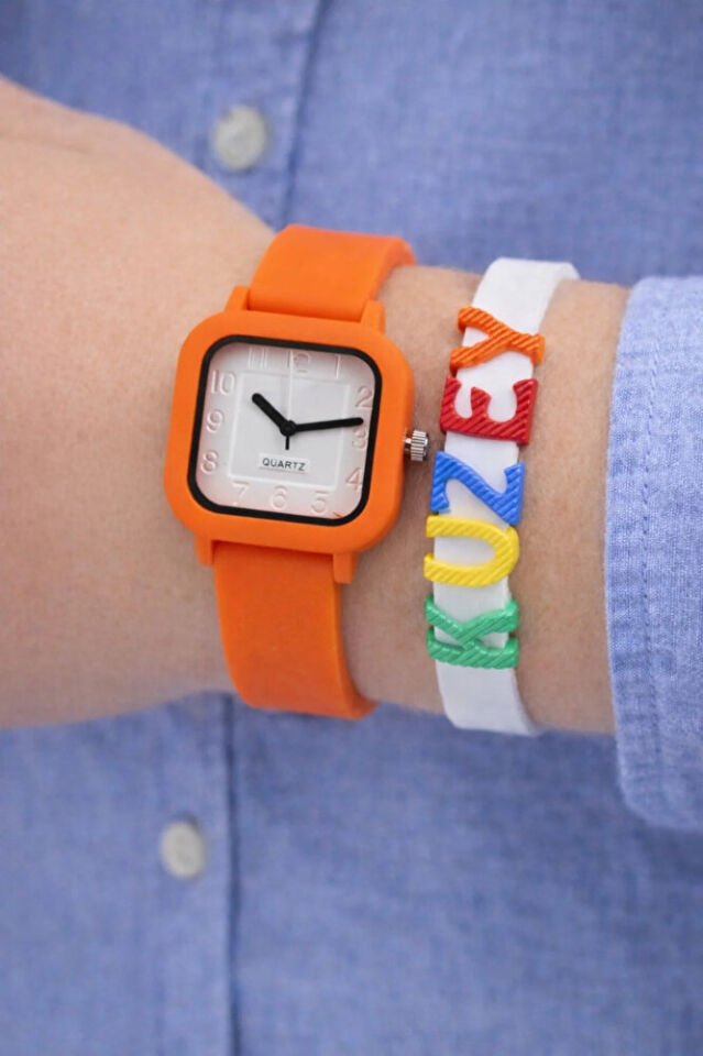 Turuncu Renk Silikon Kordonlu İsimli Bileklikli Analog Spor Çocuk Kol Saati