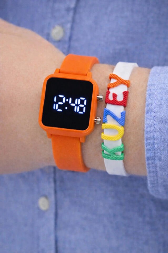 Çocuk LED Dijital Saat ve İsimli Bileklik Seti Turuncu Silikon Kordon Erkek Kız Çocuk Saat Hediye