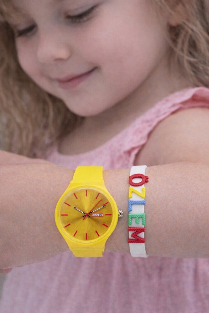 Sarı Renk Silikon Kordonlu Takvimli İsimli Bileklikli Genç Kız Çocuk Kız Erkek Kol Saati