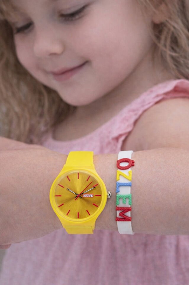 Sarı Renk Silikon Kordonlu Takvimli İsimli Bileklikli Genç Kız Çocuk Kız Erkek Kol Saati