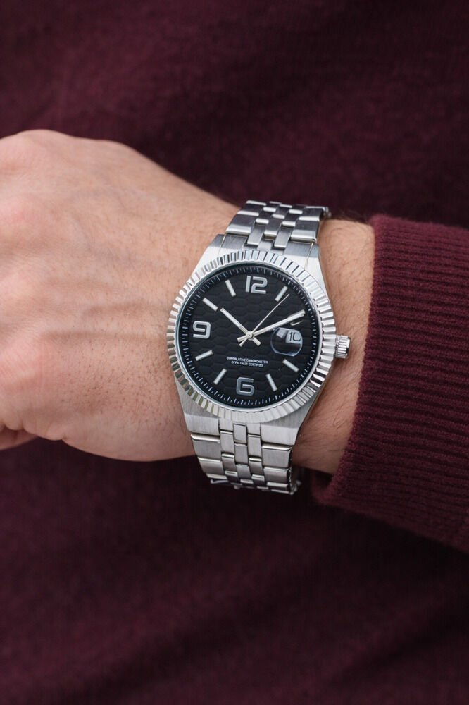 Çelik Gümüş Renk Takvimli Yetişkin Erkek Kol Saati Klasik Şık Sade Analog Saat Modeli