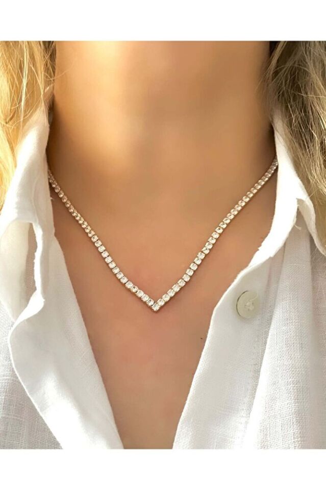 Altın Renk, Katmanlı V Tasarımıyla Dikkat Çeken, Yeni Sezon Vip Zirkon Taşlı Abiye Kolye Su Yolu