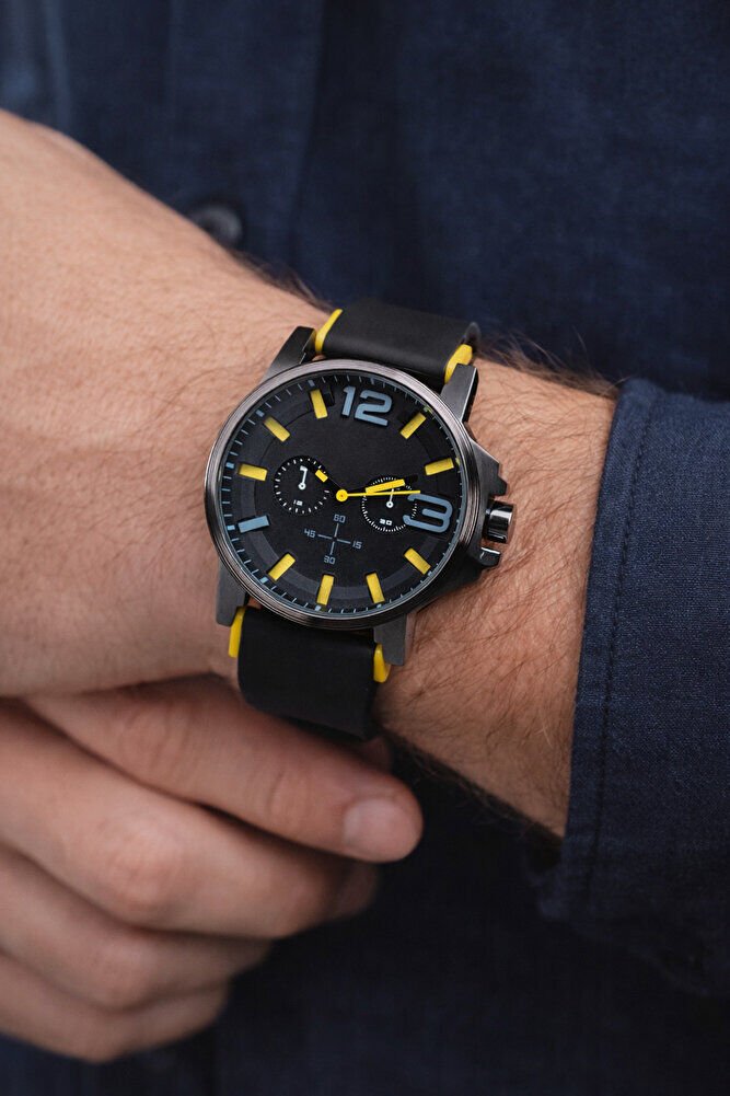 Siyah Renk Silikon Kordon Büyük Kasa Sarı Renk Detay Yetişkin Erkek Kol Saati STA-1163