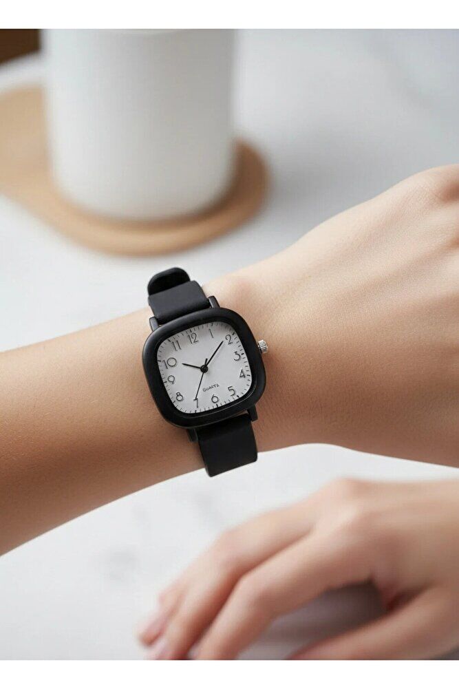 Siyah Renk Silikon Kordonlu Şık Şirin Tasarım Rakamlı Çocuk-Kadın Quartz Analog Kol Saati