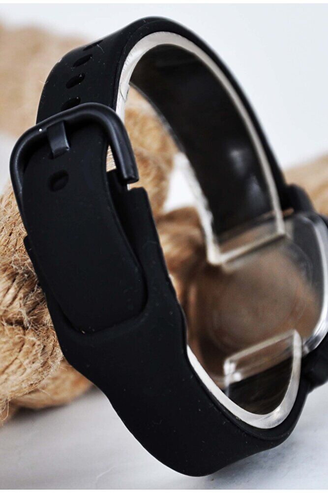 Siyah Renk Silikon Kordonlu Şık Şirin Tasarım Rakamlı Çocuk-Kadın Quartz Analog Kol Saati
