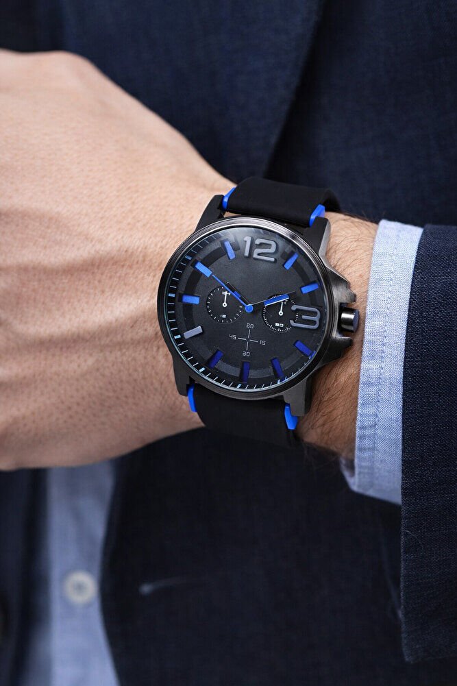 Büyük Kasa Siyah Renk Silikon Kordon Mavi Renk Detay Yetişkin Erkek Kol Saati