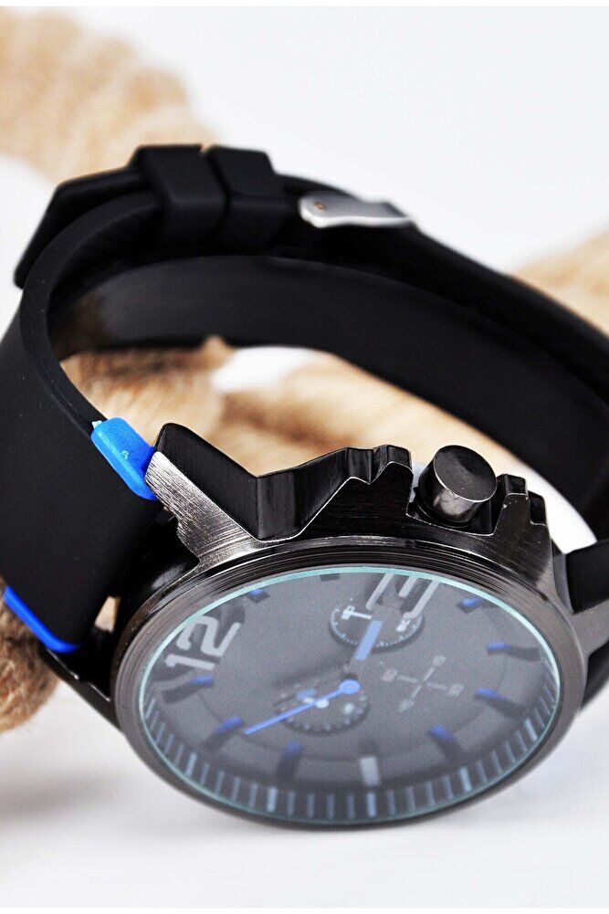 Büyük Kasa Siyah Renk Silikon Kordon Mavi Renk Detay Yetişkin Erkek Kol Saati