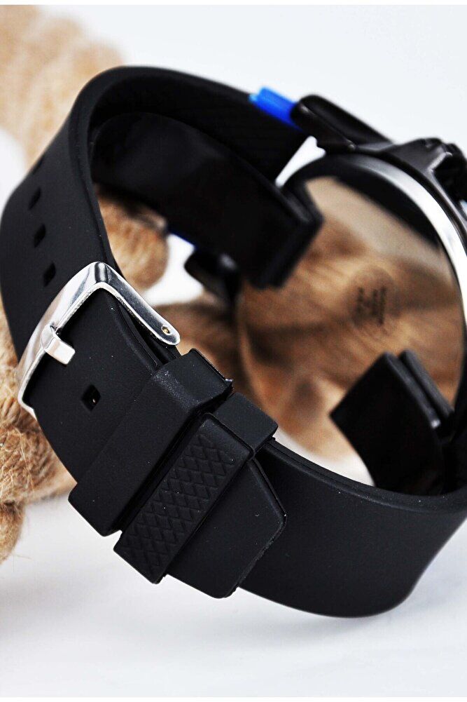 Büyük Kasa Siyah Renk Silikon Kordon Mavi Renk Detay Yetişkin Erkek Kol Saati