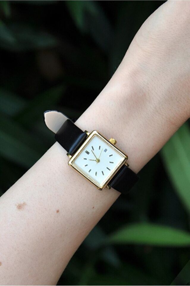 Altın Renk Kasa Takvimli Siyah Deri Kordon Genç Kız Kadın Zarif Şık Analog Kol Saati