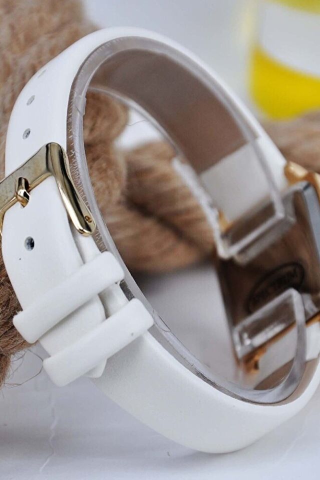 Beyaz Yumuşak Deri Kordonlu Altın Renk Kasa Takvimli Şık Vintage Kadın Kol Saati