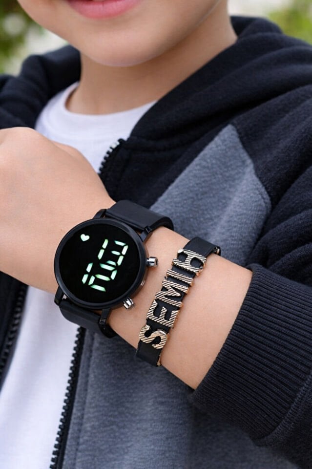 Isimli Bileklikli Siyah Silikon Kordonlu Şık Şirin Hediyelik Erkek Kız Çocuk Hediyelik Kol Saati